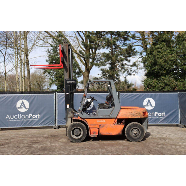 2005 Toyota D70-46409540