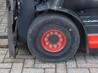 2013-linde-e25-01-1439217-46410021