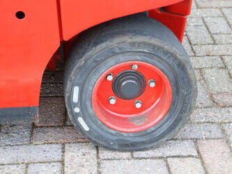 2013-linde-e25-01-1439217-46410022