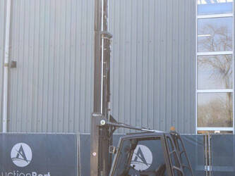 2013-linde-e25-01-1439217-46410043