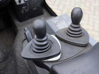 2008-linde-e30-03-1439222-46410202