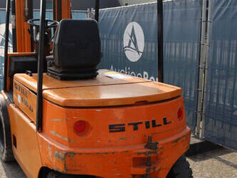 1989-still-r60-35-1439225-46410307