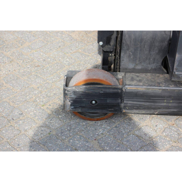 2017 تويوتا RRE140H-46410424