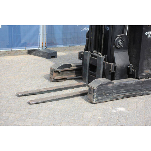 2011 BT RRE140-46410486