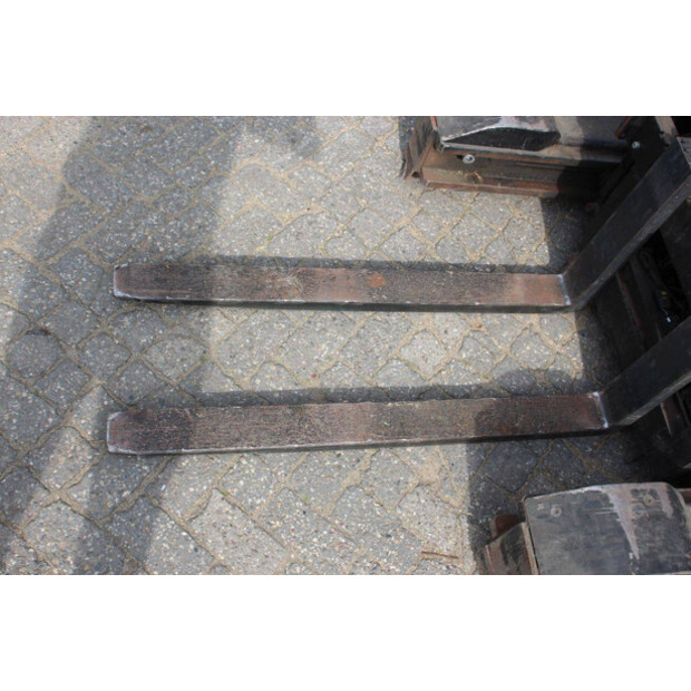 2011 BT RRE140-46410488