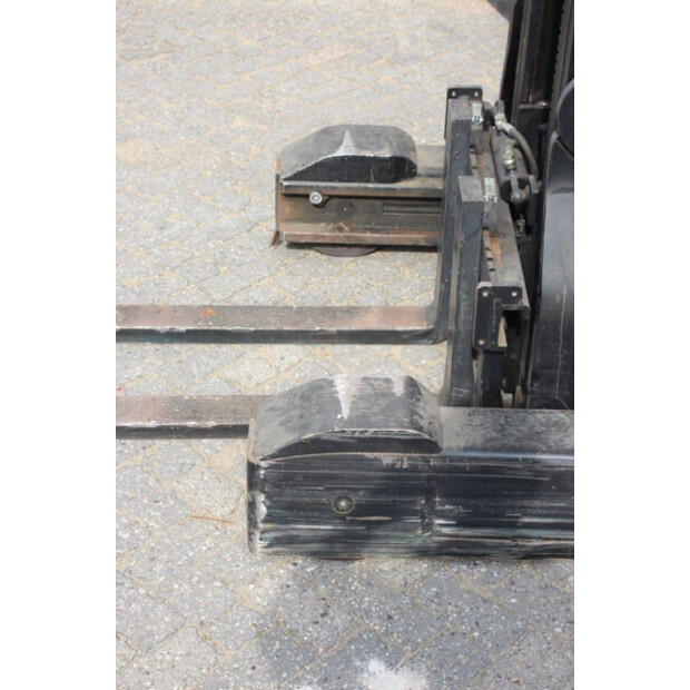 2011 BT RRE140-46410489