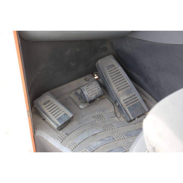 2011 BT RRE140-46410492