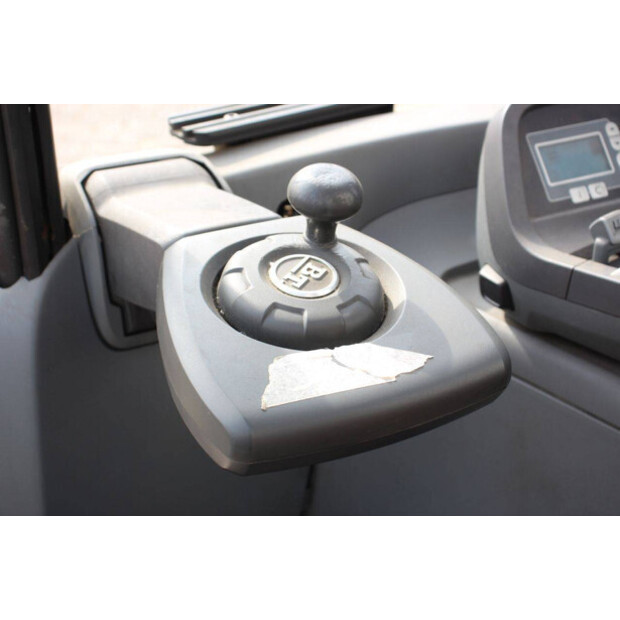 2011 BT RRE140-46410493