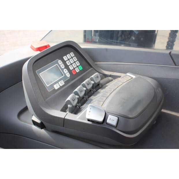 2011 BT RRE140-46410494