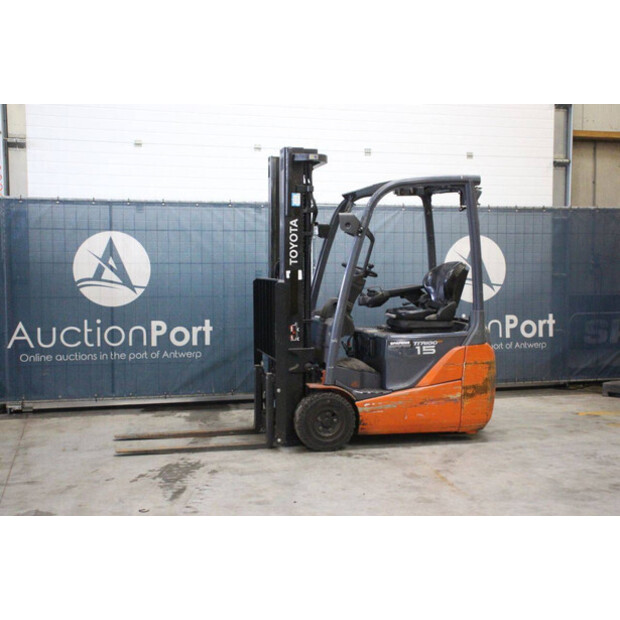 2014 تويوتا 8FBET15-46410653