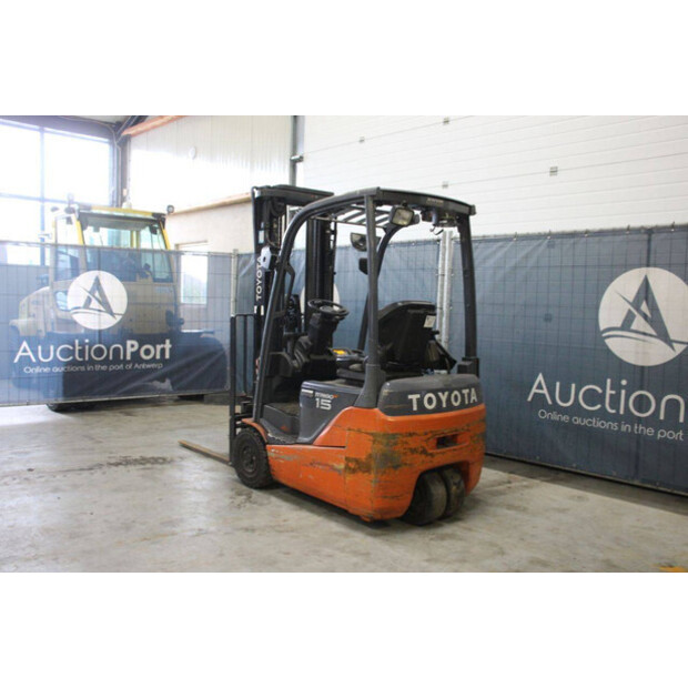 2014 تويوتا 8FBET15-46410655