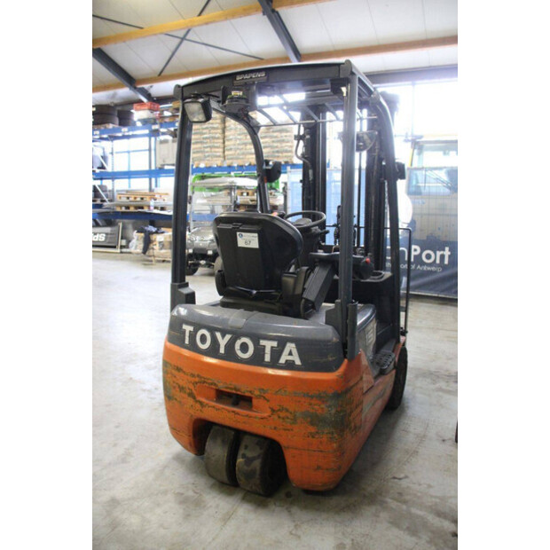 2014 تويوتا 8FBET15-46410657