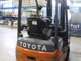 2014-toyota-8fbet15-1439237-46410657