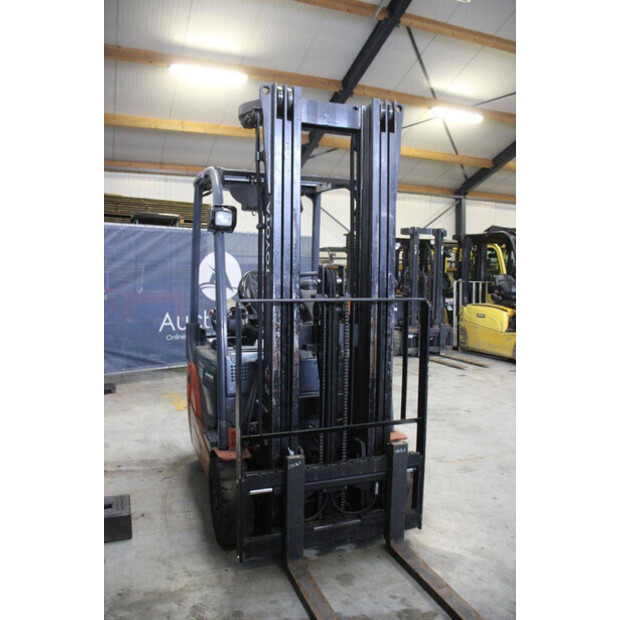 2014 تويوتا 8FBET15-46410658