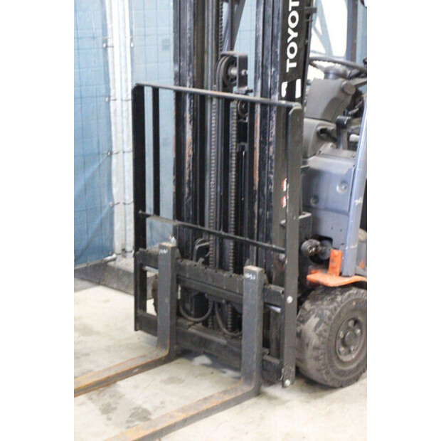 2014 تويوتا 8FBET15-46410662