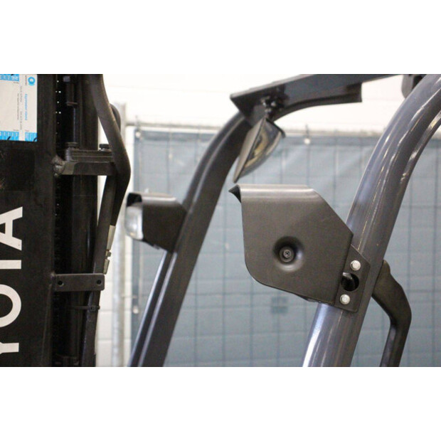 2014 تويوتا 8FBET15-46410665