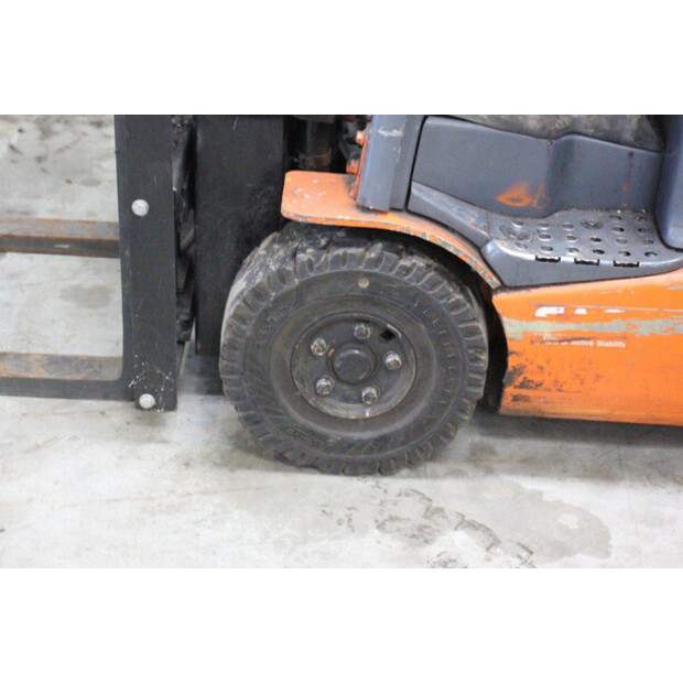 2014 تويوتا 8FBET15-46410666