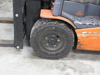 2014-toyota-8fbet15-1439237-46410666