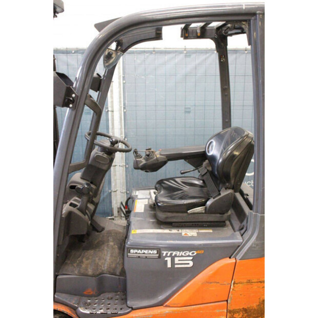 2014 تويوتا 8FBET15-46410670