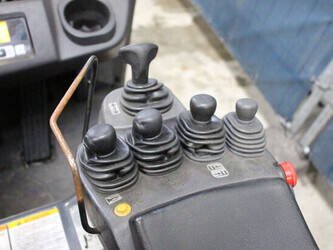 2014-toyota-8fbet15-1439237-46410675