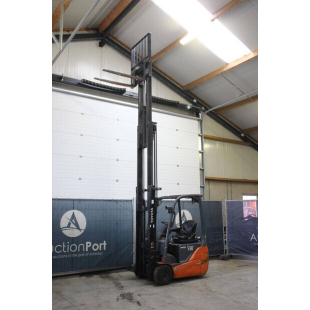 2014 تويوتا 8FBET15-46410677