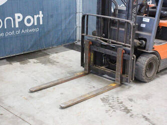 2000-toyota-5fbe18-1439239-46410719