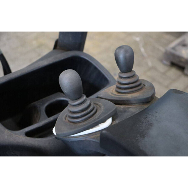 2013 ليندي E16-01-46411963