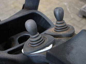 2013-linde-e16-01-1439277-46411963