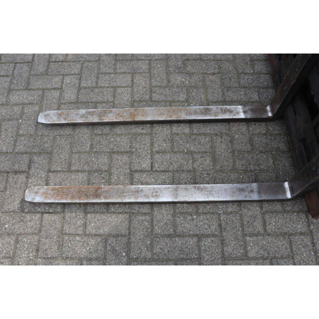 2001 ليندي E14-02-46412308