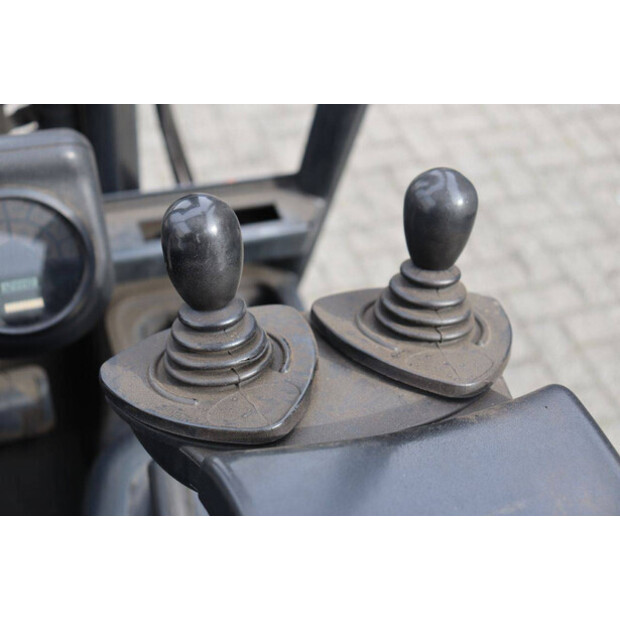 2001 ليندي E14-02-46412322