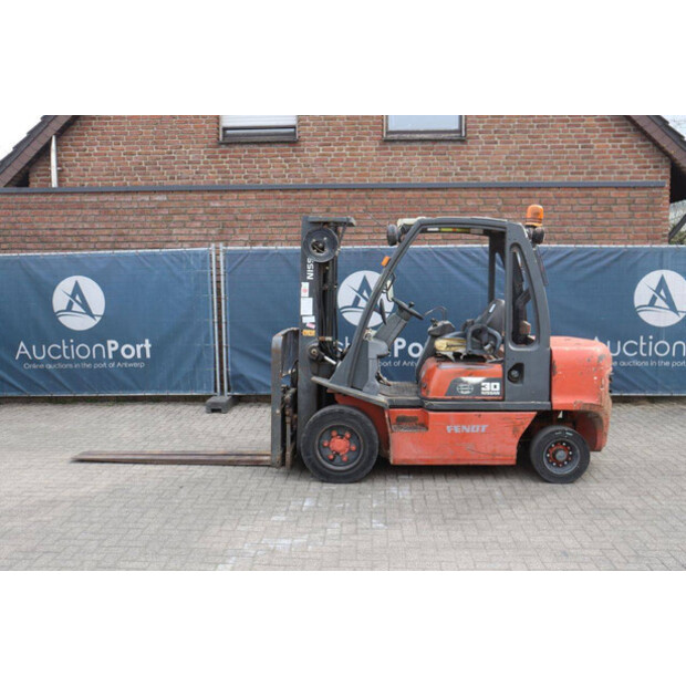 2000 NISSAN FGD02A30Q-46412389