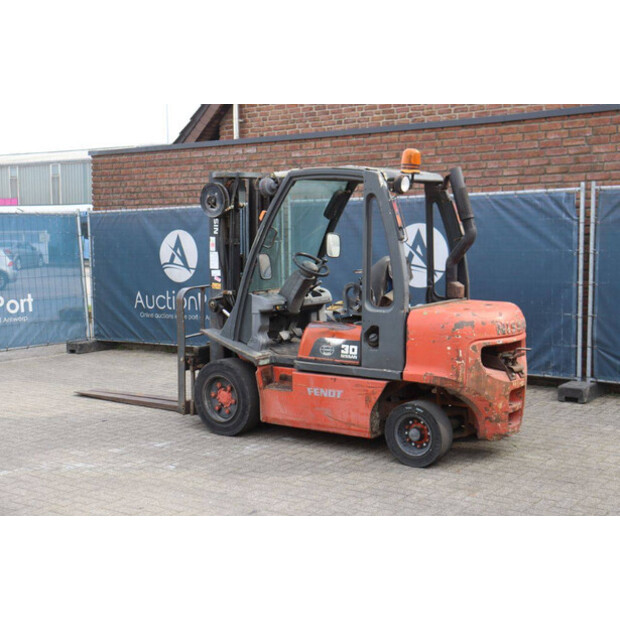 2000 NISSAN FGD02A30Q-46412390