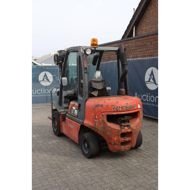 2000 NISSAN FGD02A30Q-46412391