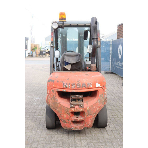 2000 NISSAN FGD02A30Q-46412392