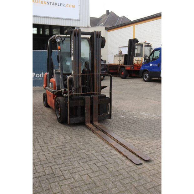 2000 NISSAN FGD02A30Q-46412394