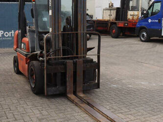 2000-nissan-fgd02a30q-1439291-46412394