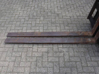 2000-nissan-fgd02a30q-1439291-46412398