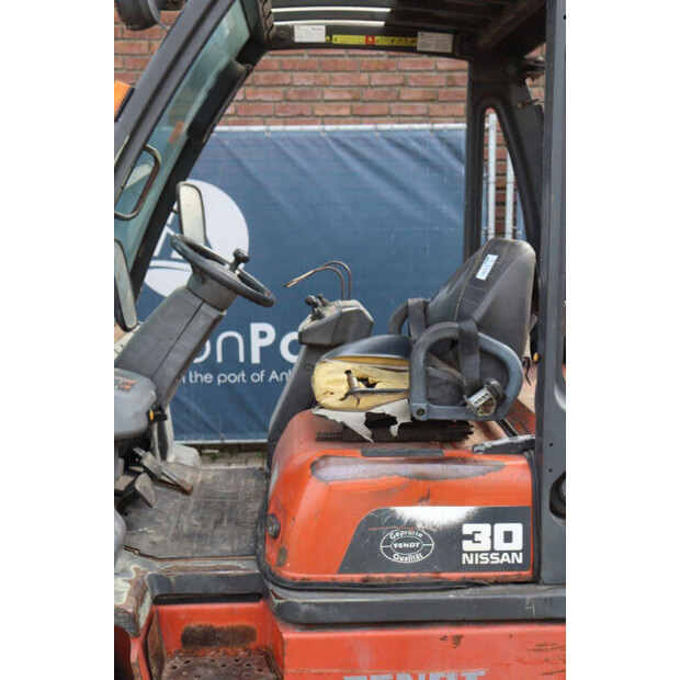 2000 NISSAN FGD02A30Q-46412409