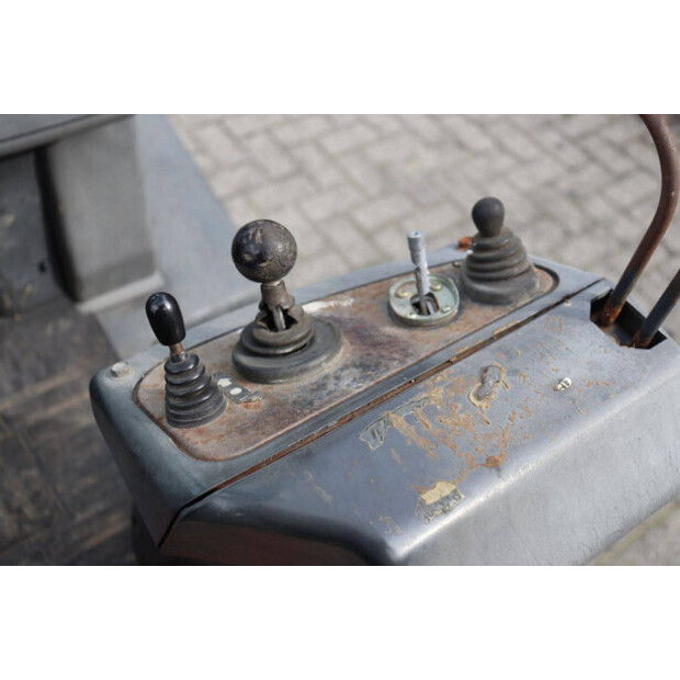 2000 NISSAN FGD02A30Q-46412414