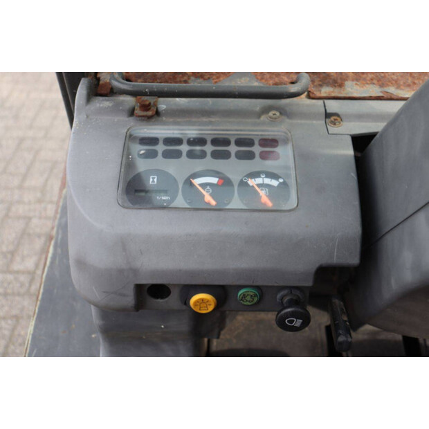 2000 NISSAN FGD02A30Q-46412415