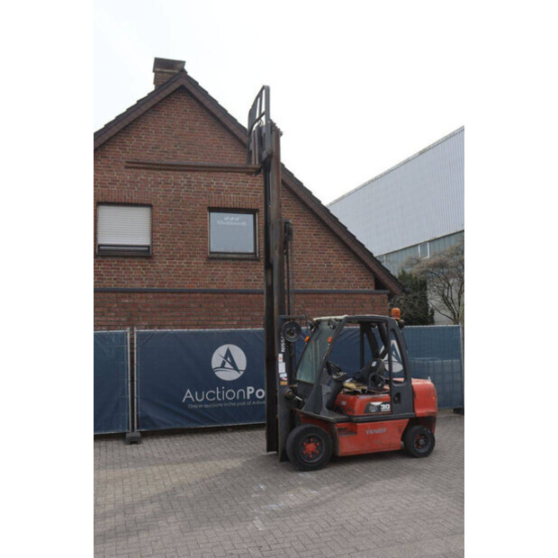 2000 NISSAN FGD02A30Q-46412420