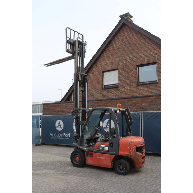 2000 NISSAN FGD02A30Q-46412421