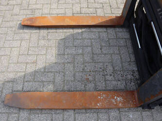 2014-linde-h30t-02-1439296-46412548