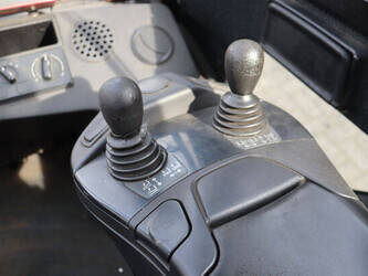 2014-linde-h30t-02-1439296-46412563