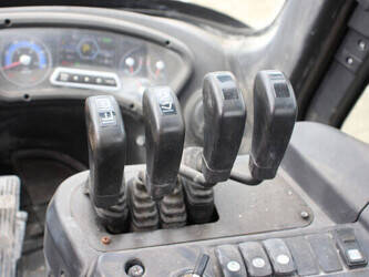 2016-hyundai-80d-9-46412600