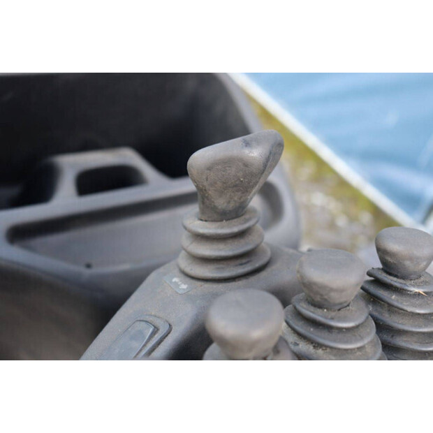 2021 ليندي E25-01-46412795