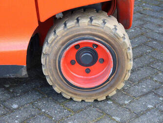 2015-linde-e25h-01-600-46412823