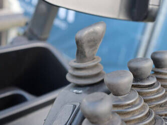 2015-linde-e25h-01-600-46412837