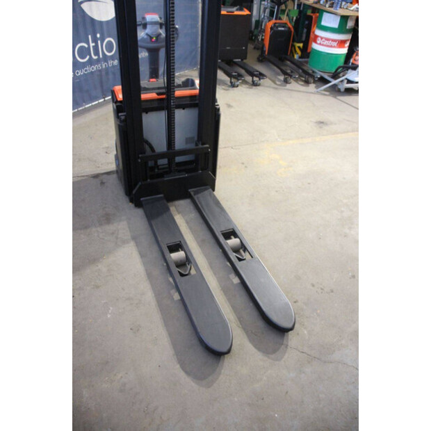 2019 Toyota SWE100-46413172