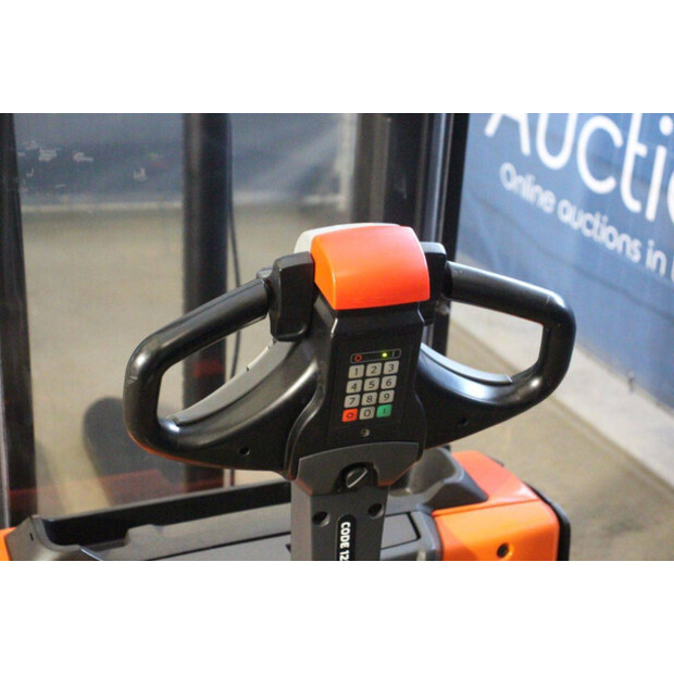 2019 Toyota SWE100-46413182